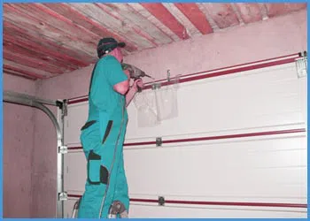 United Garage Door Vienna, VA 571-424-1008 - door-maintaince-15-05m